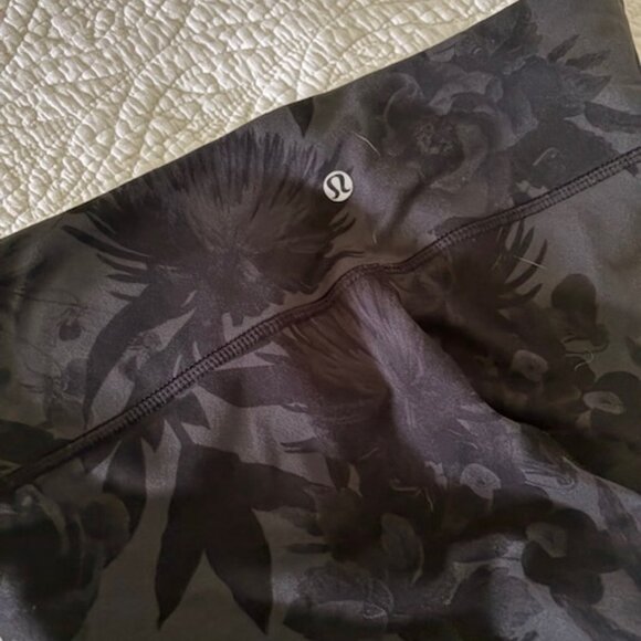 Lululemon 21" capri leggings in beautiful black on black floral pattern - Size 8 - Picture 2 of 3